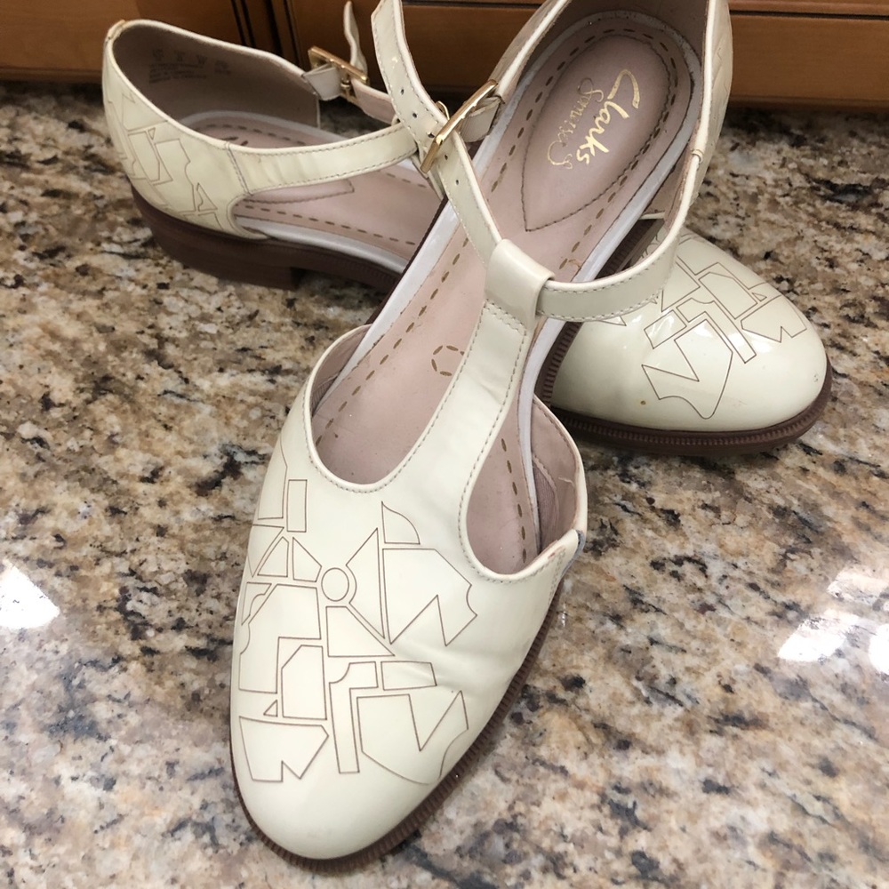 Clarks sandal flats. Size 9.